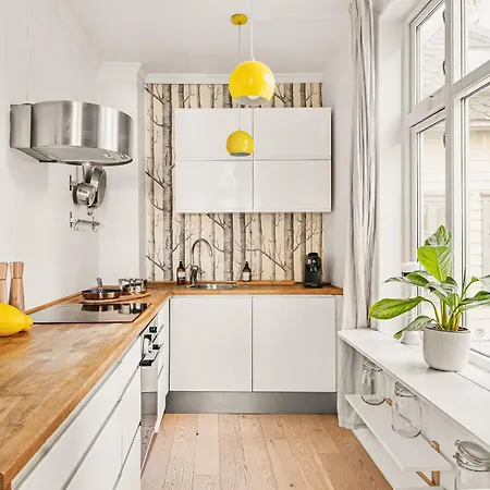 Live In Historic Building - View To Bryggen Daire Bergen