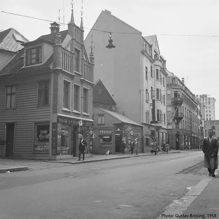 Apartment Live In Historic Building - View To Bryggen Bergen
